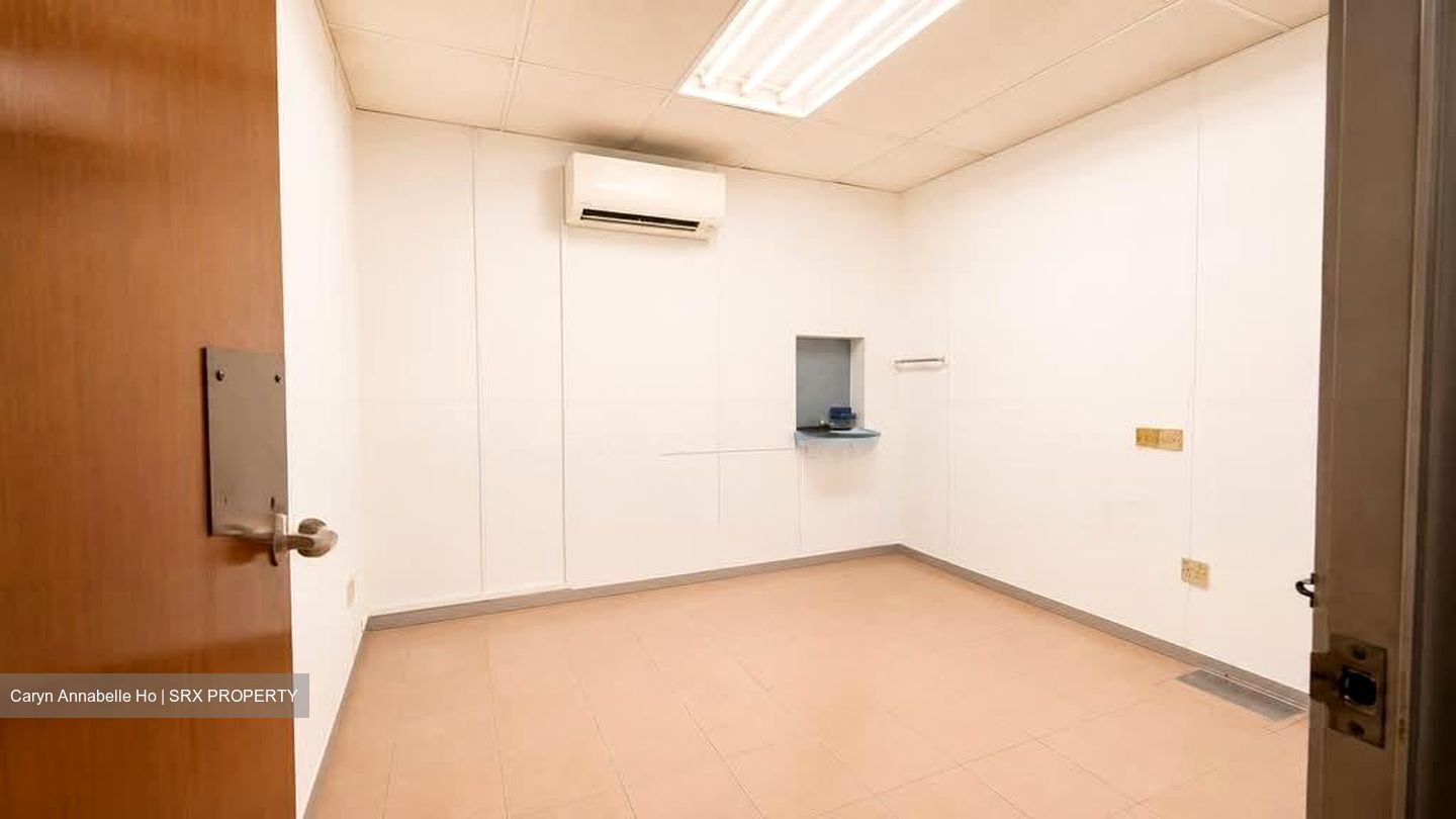 Jurong West Street 92 (D22), Shop House #589671671